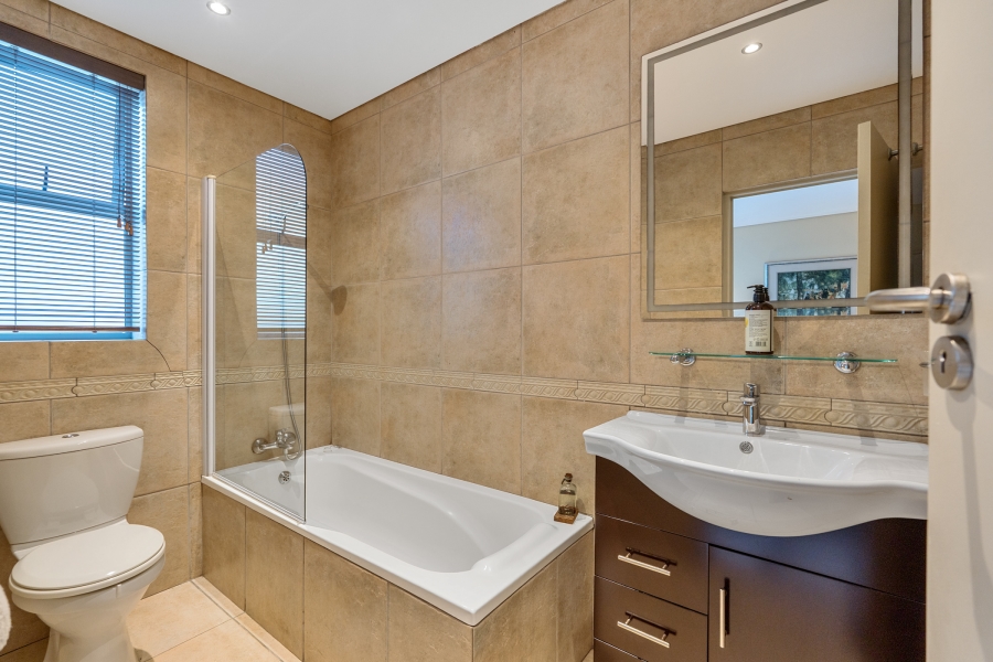 5 Bedroom Property for Sale in Sunset Links Western Cape